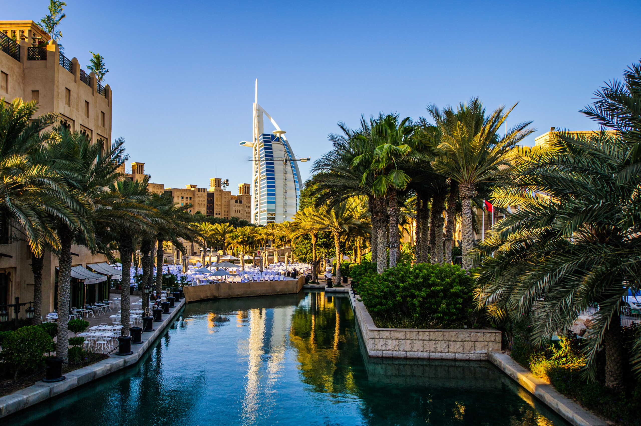 Viagem luxuosa de lua de mel para casais em Dubai com roteiro planejado pela agência Viaje Mais Pague Menos