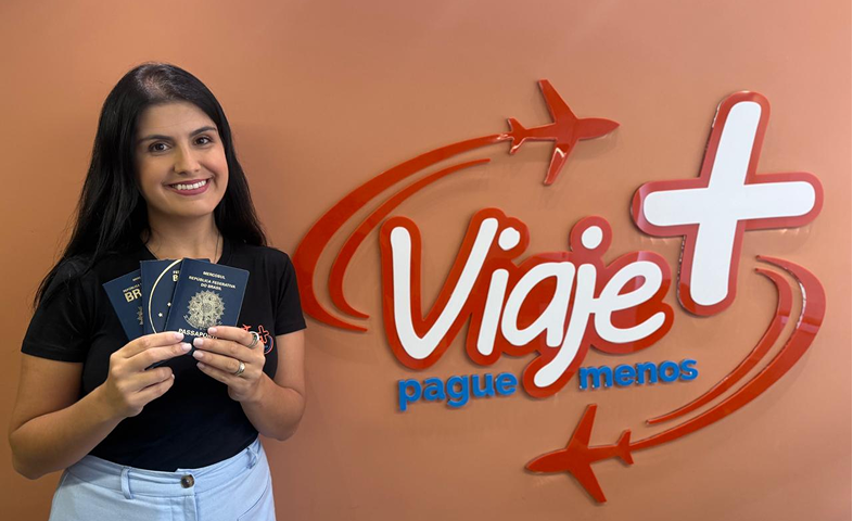 Consultor prestando assessoria especializada para aprovação de visto internacional