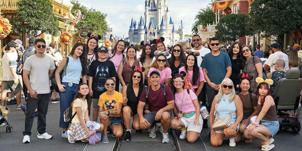 Por que Viajar em Grupo para Orlando? Conheça as Vantagens 